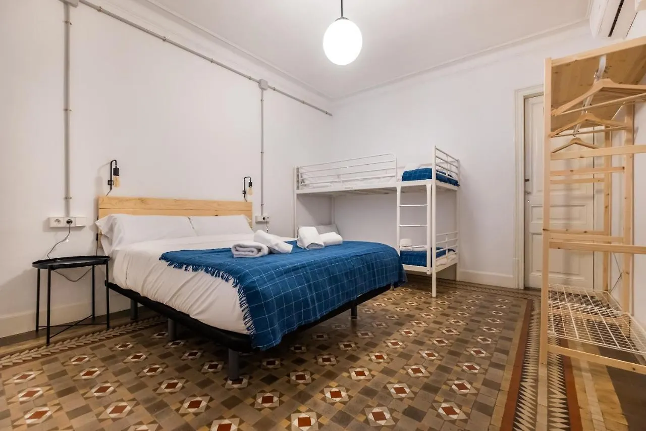 B42 - Modernist Apartment For Large Groups In Eixample Barcelona