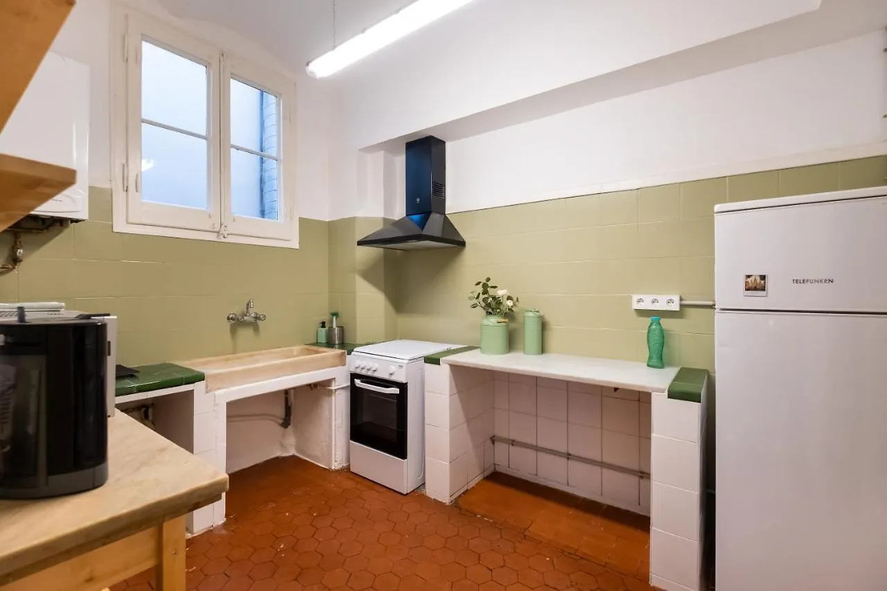 B42 - Modernist Apartment For Large Groups In Eixample Barcelona
