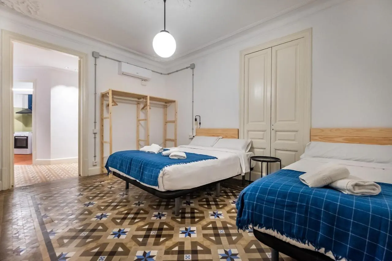 B42 - Modernist Apartment For Large Groups In Eixample Barcelona
