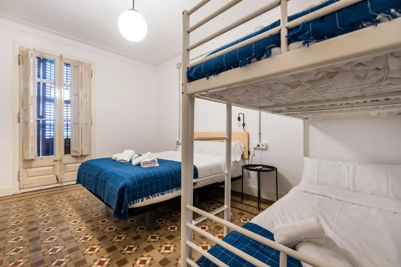 B42 - Modernist Apartment For Large Groups In Eixample location