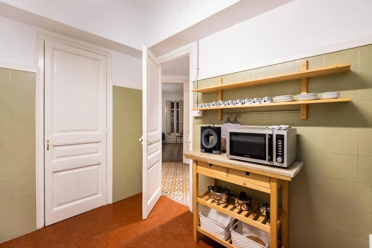 B42 - Modernist Apartment For Large Groups In Eixample Barcelona