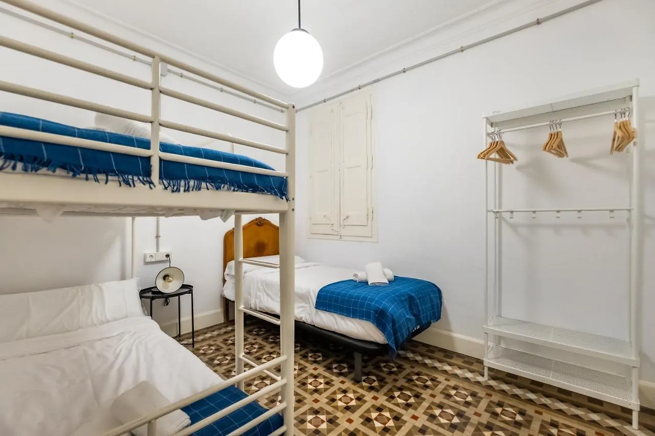 B42 - Modernist Apartment For Large Groups In Eixample Barcellona