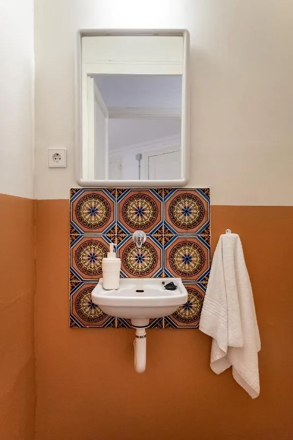 B42 - Modernist Apartment For Large Groups In Eixample Barcellona
