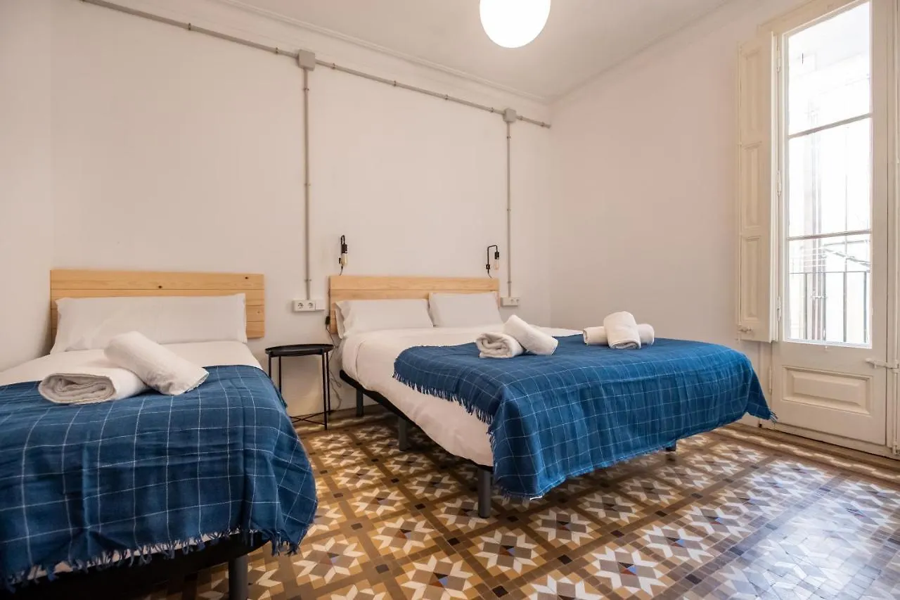 B42 - Modernist Apartment For Large Groups In Eixample Barcellona